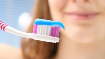 El hombre contactó a un doctor por WhatsApp.