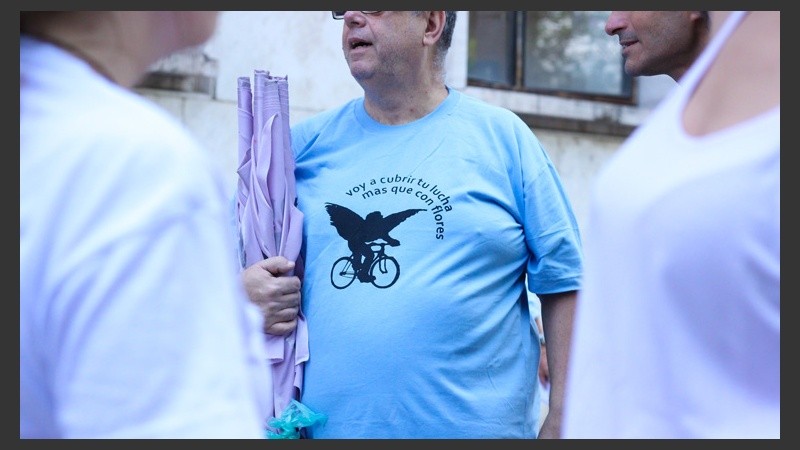 Postales del acto recordando a las víctimas de la represión del 2001 frente a los Tribunales provinciales. (Rosario3.com)