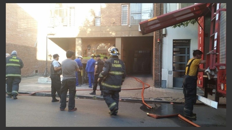 Se incendió un auto en la cochera de un edificio del centro | Rosario3