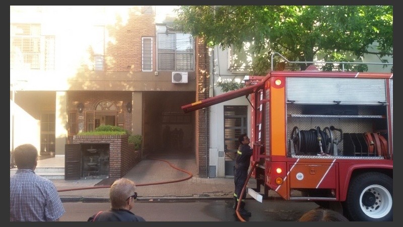 Se incendió un auto en la cochera de un edificio del centro | Rosario3