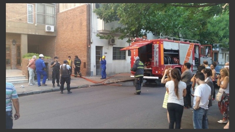 Se incendió un auto en la cochera de un edificio del centro | Rosario3