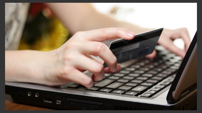 Las cancelaciones de compras realizadas en dólares antes del 16 de diciembre serán computadas al precio oficial de la divisa del día anterior.