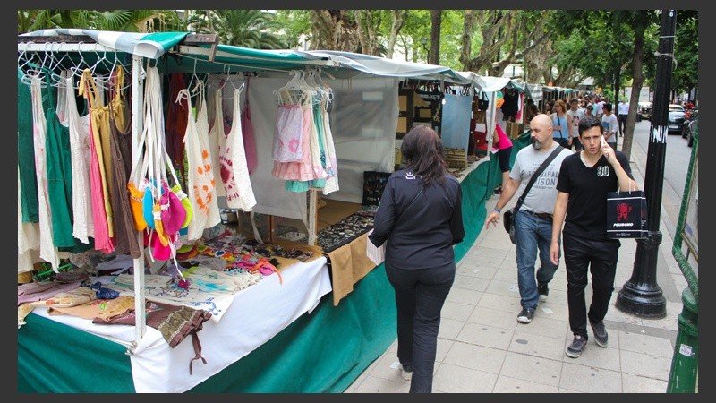 La Feria Muy Navideña en plaza Pringles estará hasta el 23 de diciembre. (Rosario3.com)