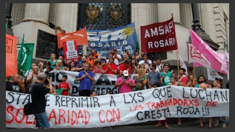 En Rosario, las organizaciones marcharon por el centro.