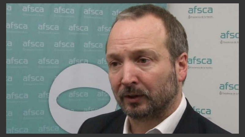 Para Macri no tiene “facultades constitucionales para avanzar en este decreto, es inconstitucional”.