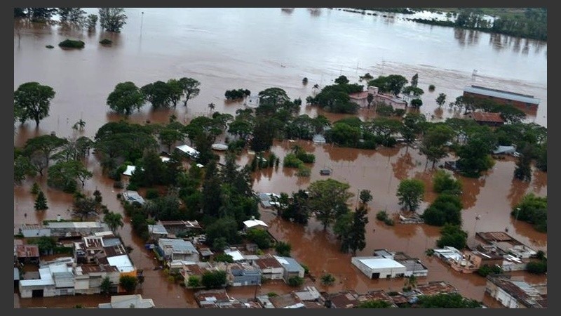 Las inundaciones en el Litoral ya dejaron miles de evacuados.