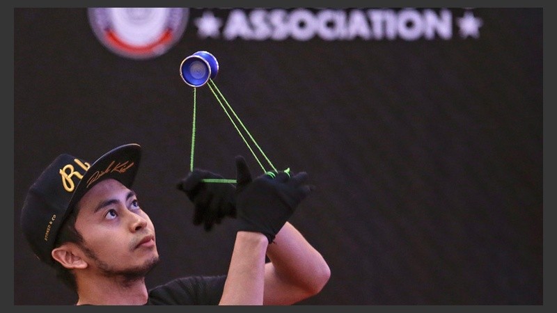 Jóvenes mostraron sus habilidades en el torneo de Yo-yo en Malasia. (EFE)