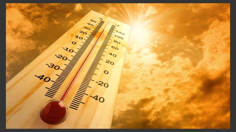 Además de golpes de calor, la exposición al sol puede causar quemaduras en la piel, por esa razón se deben evitar las horas de mayor radiación.
