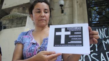 Familiares de víctimas junto a la "Red antimafia Rosario" organizaron la protesta este lunes. (Rosario3.com)