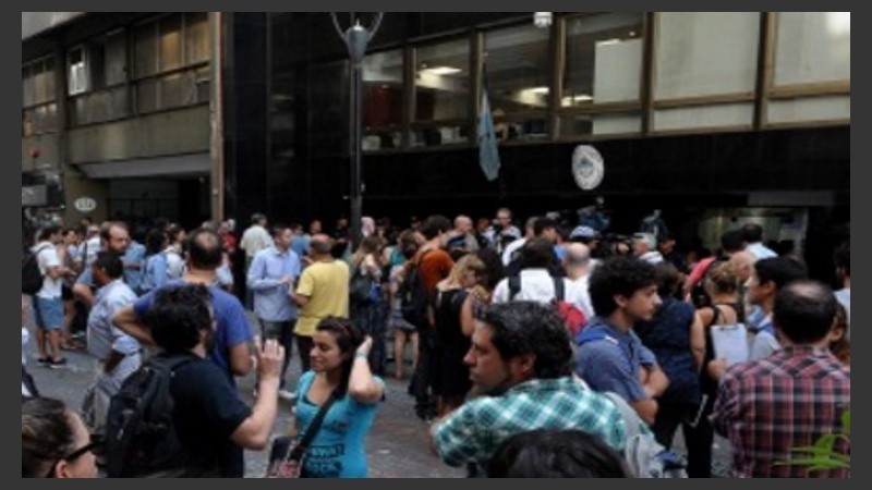 Una manifestación frente a las puertas de la Afsca, en Capital Federal, el pasado 23 de diciembre.