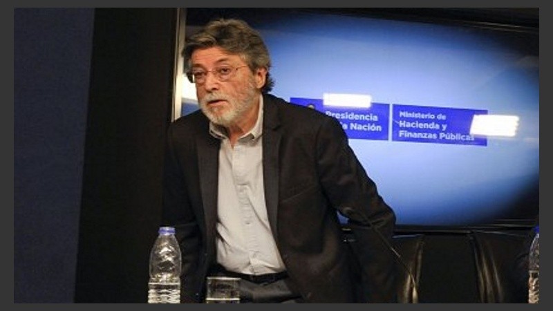 Alberto Abad durante la conferencia de prensa con Prat Gay.