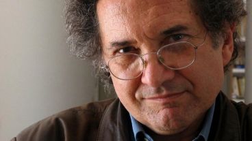 El escritor argentino lucha con una complicada enfermedad.