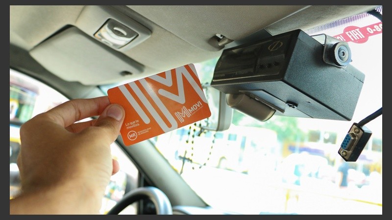 La tarjeta Movi para pagar el taxi.