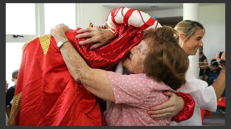 Hubo abrazos de los más grandes para los Reyes. (Rosario3.com)