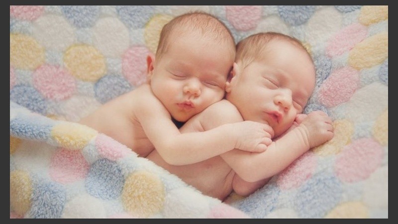 Entre los gemelos idénticos el riesgo de padecer un tumor si el otro hermano lo tiene, aumenta en un 14 %.