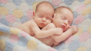Entre los gemelos idénticos el riesgo de padecer un tumor si el otro hermano lo tiene, aumenta en un 14 %.
