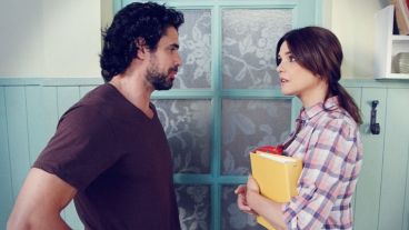 Luciano Castro y Araceli González pertenecen a dos mundos bien diferentes, entrelazados por amores cruzados, venganzas y traiciones al por mayor.