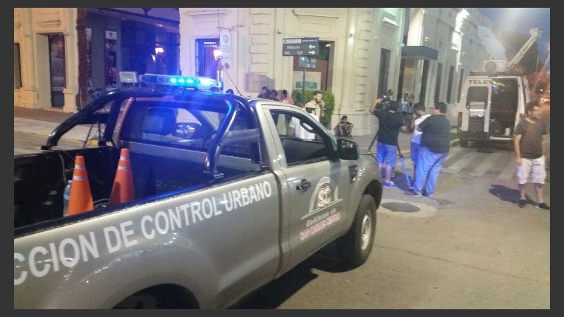 Anochecer en el centro de operaciones montado en San Carlos.