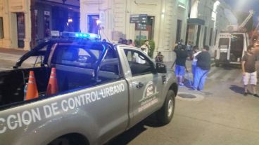 Anochecer en el centro de operaciones montado en San Carlos.