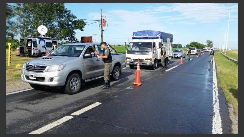 Controles de Gendarmería en las rutas del centro provincial.