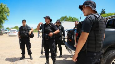 Distintas fuerzas de seguridad participan de la búsqueda. (Alan Monzón/Rosario3.com)
