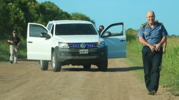 El encuentro entre el móvil de Rosario3 y una comitiva de funcionarios que alertó al Jefe de la Policía de Santa Fe Rafael Grau. (Alan Monzón/Rosario3.com)