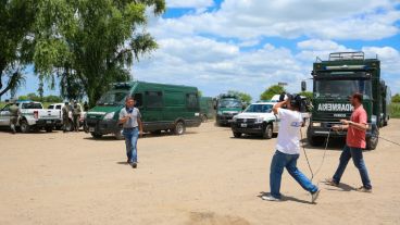 Parte del equipo de El Tres saliendo en vivo durante el noticiero del mediodía. (Alan Monzón/Rosario3.com)