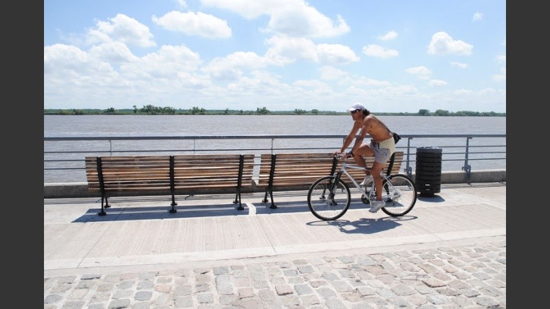 Algunas nubes acompañarán a los 33 grados este sábado.
