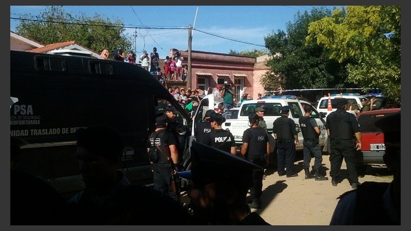 El móvil de a PSA trasladó a Lanatta hasta el aeropuerto de Sauce Viejo.