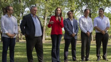 La gobernadora en la conferencia de prensa.