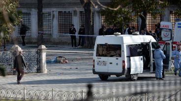 Al menos 10 muertos y 15 heridos en Estambul tras explosión suicida. (EFE)