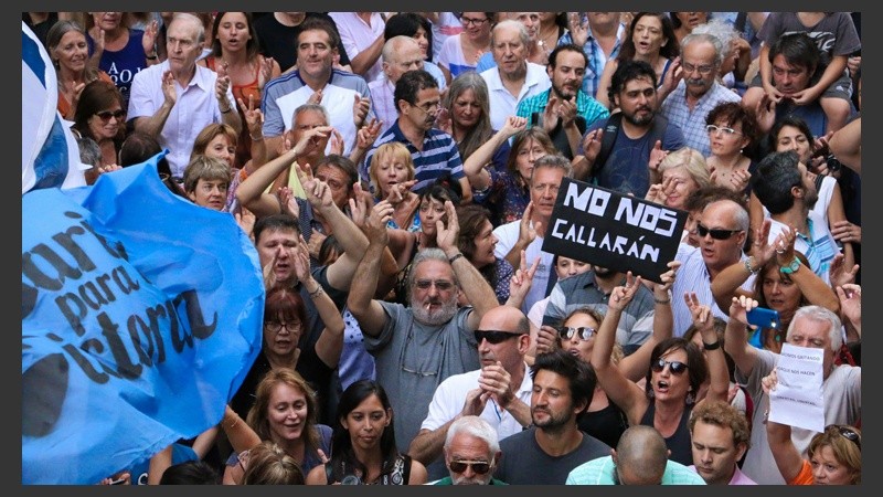 Rosarinos marcharon en solidaridad con el periodista Víctor Hugo Morales. (Alan Monzón/Rosario3.com)