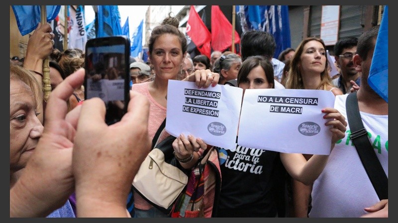 La concentración se realizó en Sarmiento al 800 este martes. (Alan Monzón/Rosario3.com)