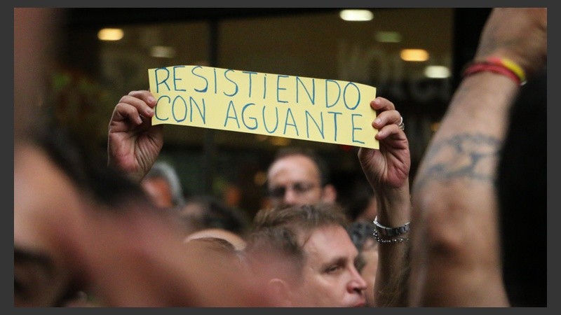 Uno de los carteles visto este martes. (Alan Monzón/Rosario3.com)