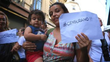 "Censura no" dice este cartel visto en el centro rosarino. (Alan Monzón/Rosario3.com)