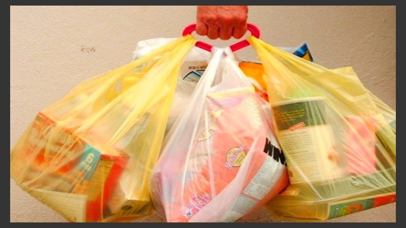 Uno de los argumentos para promover el cambio de hábito es el impacto ambiental del consumo masivo de bolsas, intensificado en los últimos 20 años.