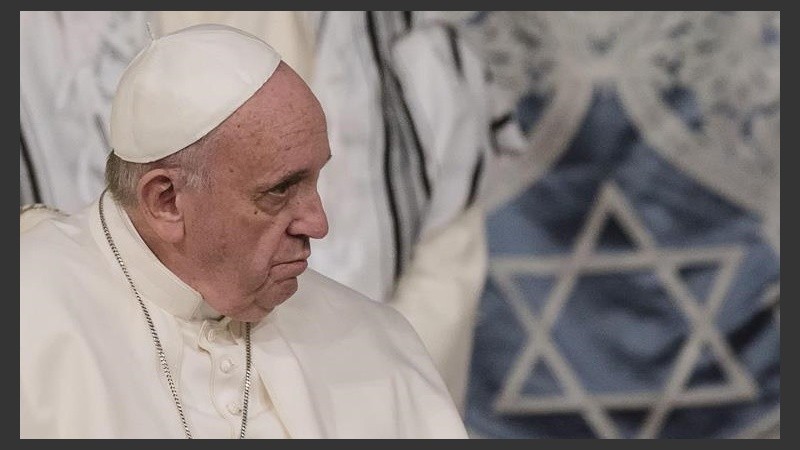 El Papa visitó este domingo la sinagoga de Roma.