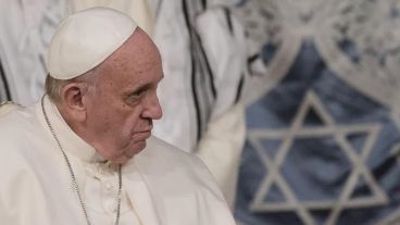 El Papa visitó este domingo la sinagoga de Roma.