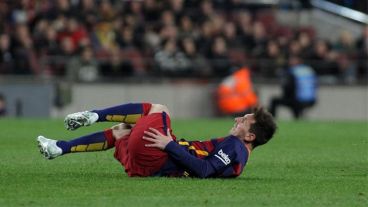 Messi salió con molestias.