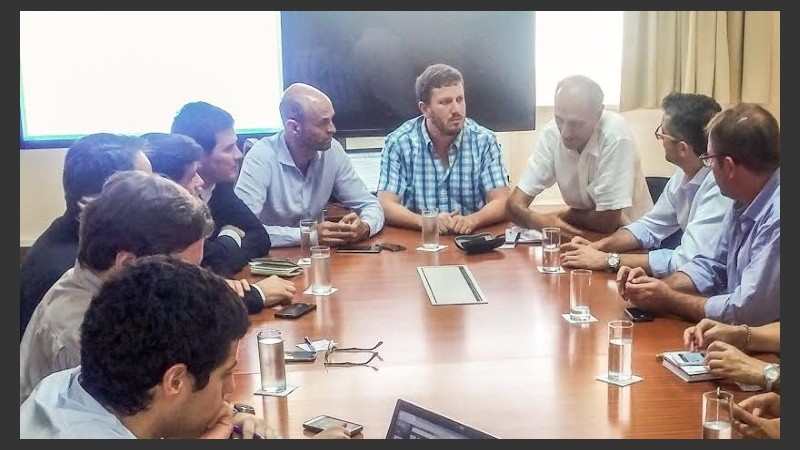 Angelini encabezó una delegación santafesina que se reunió con Dietrich.