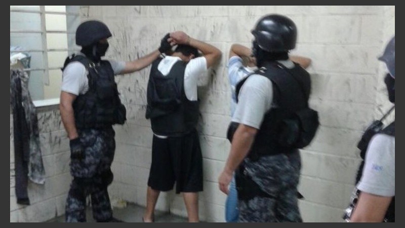 Cantero y Chamorro en su ingreso a Ezeiza. 