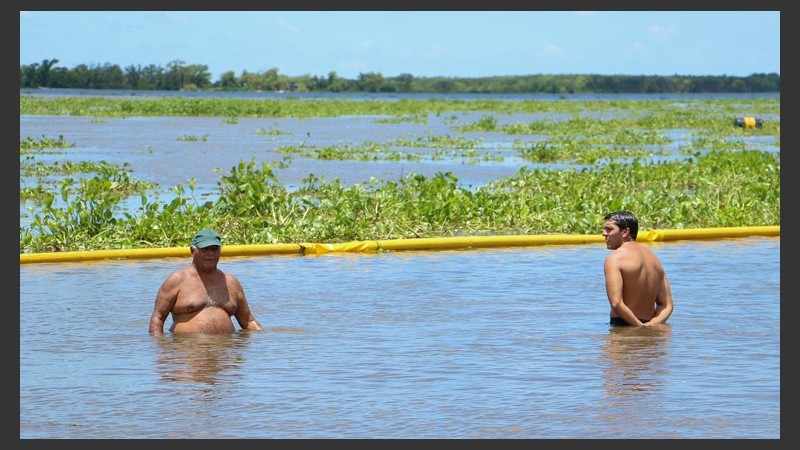 En pocos sectores está permitido el ingreso al agua.  (Alan Monzón/Rosario3.com)
