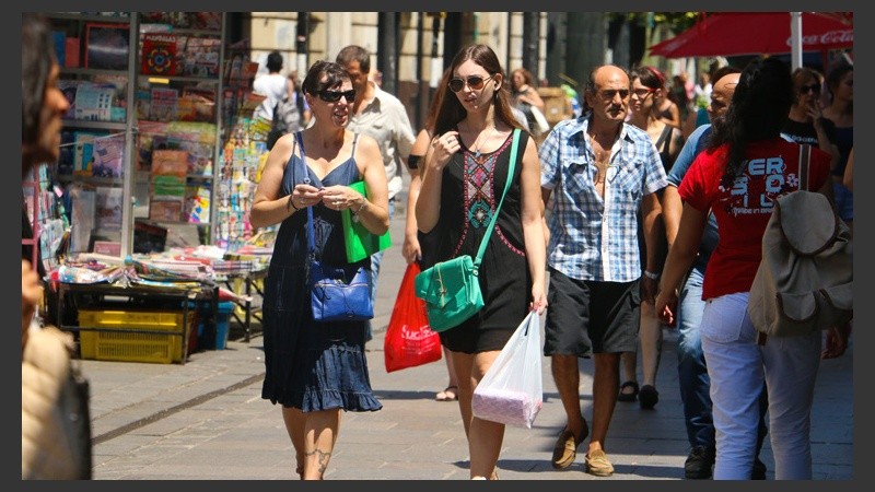 Ropa liviana, otra de las recomendaciones. (Rosario3.com)