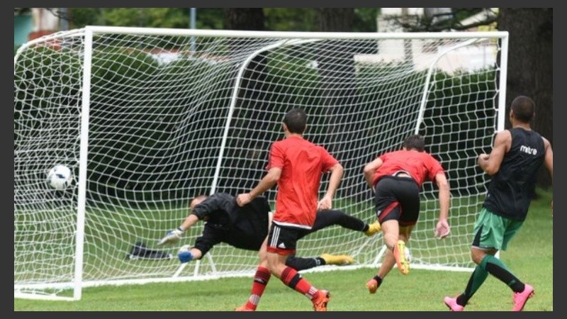 Boyé ya conectó el cabezazo que abrió el marcador.