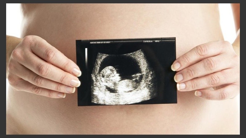 La paciente intervenida cursa actualmente la semana 34 del embarazo y se prevé un nacimiento a término por cesárea programada.