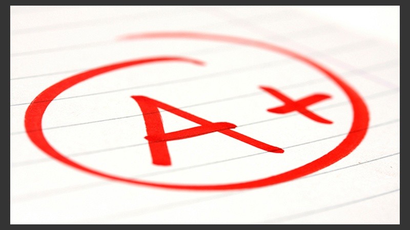 La capacidad intelectual, la psicológica, la organización, el entorno donde se estudia influyen en el resultado de un examen.