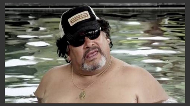 Roly Serrano en el papel de Diego Maradona.