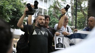 Reporteros gráficos de la ciudad se hicieron presentes a 19 años del asesinato de Cabezas. (Alan Monzón/Rosario3.com)