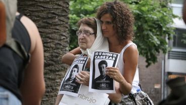 Una de las Madres de Plaza 25 de Mayo acompañó el acto este lunes por la tarde. (Alan Monzón/Rosario3.com)