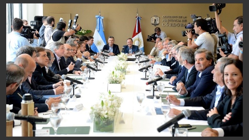 Macri junto al gobernador Schiaretti, en una reunión conjunta de Gabinete.